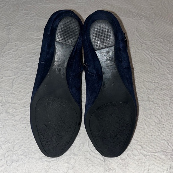 IMPO navy blue suede ankle booties - Picture 4 of 6